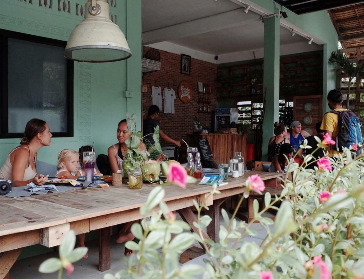 Gecko Republic Jungle Hostel Koh Tao Exterior photo